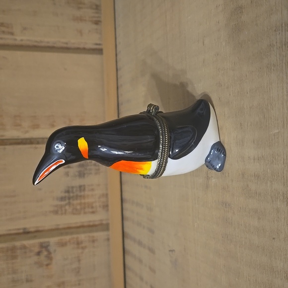 Penguin Hinged Trinket Box - Picture 3 of 9